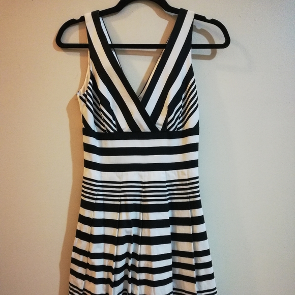 Gorgeous striped dress! - Picture 4 of 4